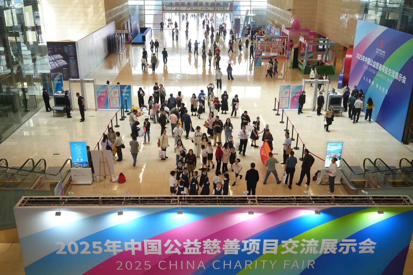 Intelligent data wall on display